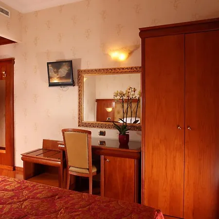 Отель Serena Srl 3*