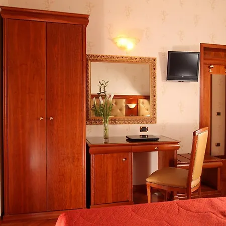 Отель Serena Srl 3*