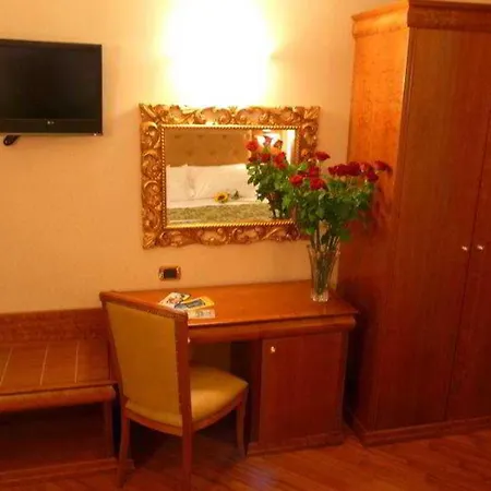 Serena Srl Отель 3*